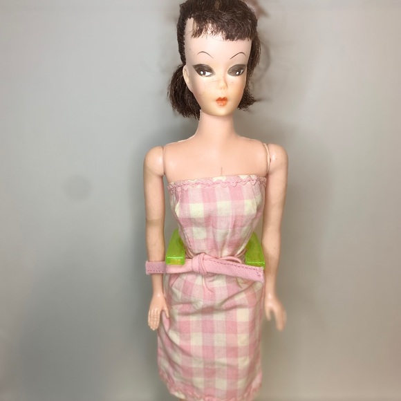 VINTAGE 1960S Mattel Barbie lot with accessories and complete outfit sets!! - Picture 2 of 12